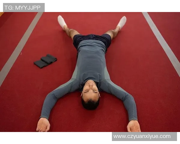 足球明星躺下来休息时的心声与思考揭示运动员背后的压力与挑战